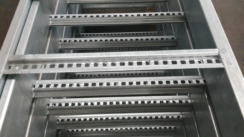 Le type antirouille d'échelle a pré galvanisé le chemin de câbles 1-12m pour industriel