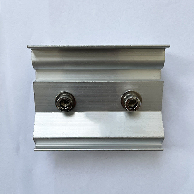 OEM résistant à la corrosion de kit de support de panneau solaire de brides de toit de panneau solaire