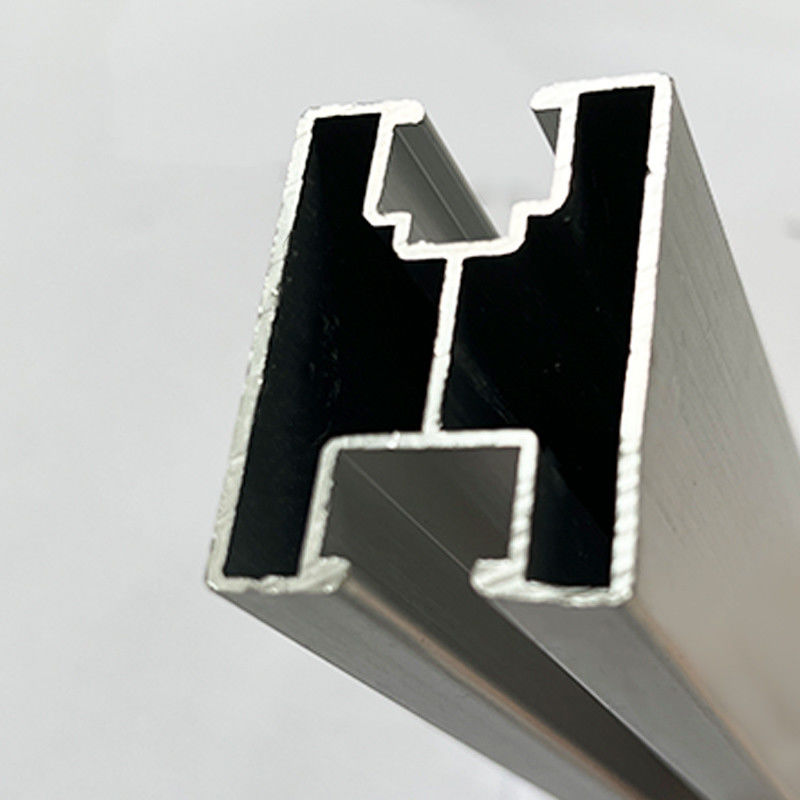 Rails de support de panneau solaire de l'alliage d'aluminium 1.2mm sur le toit 1.4kn/M2 en métal
