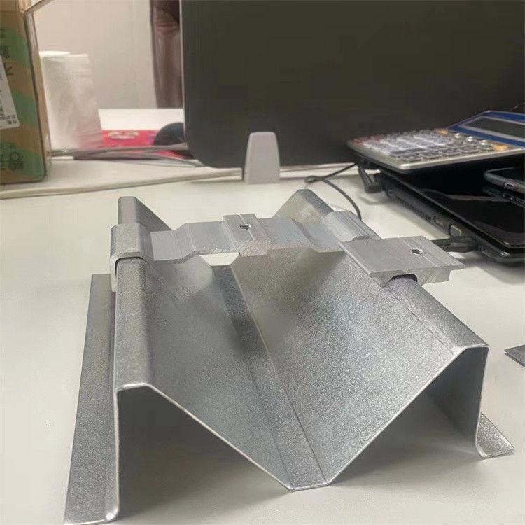 entretien facile d'installation facile de gouttières de toit en métal de 0.2mm-0.5mm bas