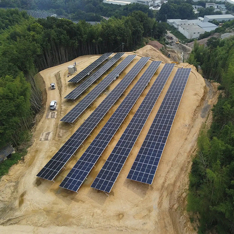 Fondation en béton support de montage de panneau solaire au sol résistant à la corrosion pour régler l'angle d'inclinaison