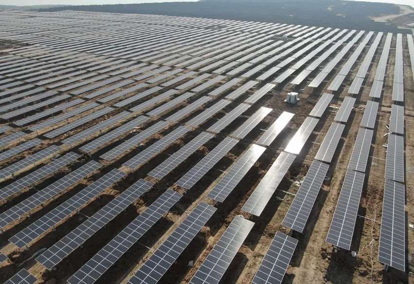 Le système de suivi solaire Boyue avec algorithme d'IA de poursuite du soleil augmente la production d'électricité