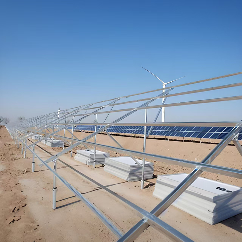 Supports de montage robustes pour panneaux solaires pour une solution de montage au sol avec connexion flexible pour les petites et grandes centrales solaires