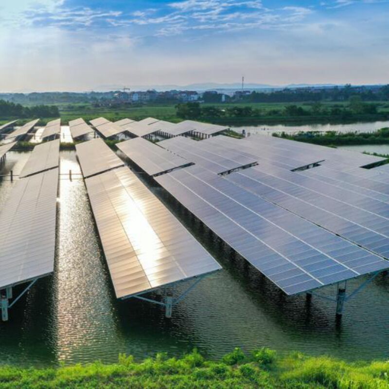 Cadre de montage solaire photovoltaïque au sol - Ancrage en pile profonde, résistant au vent et aux secousses, fermement enraciné dans le sol