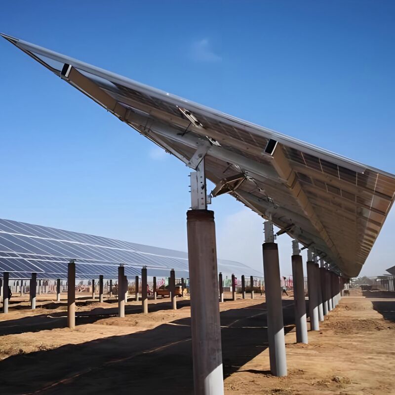 Des supports de montage solaire au sol fabriqués en acier galvanisé durable avec une conception de pile unique permettant un montage stable et fiable du module solaire