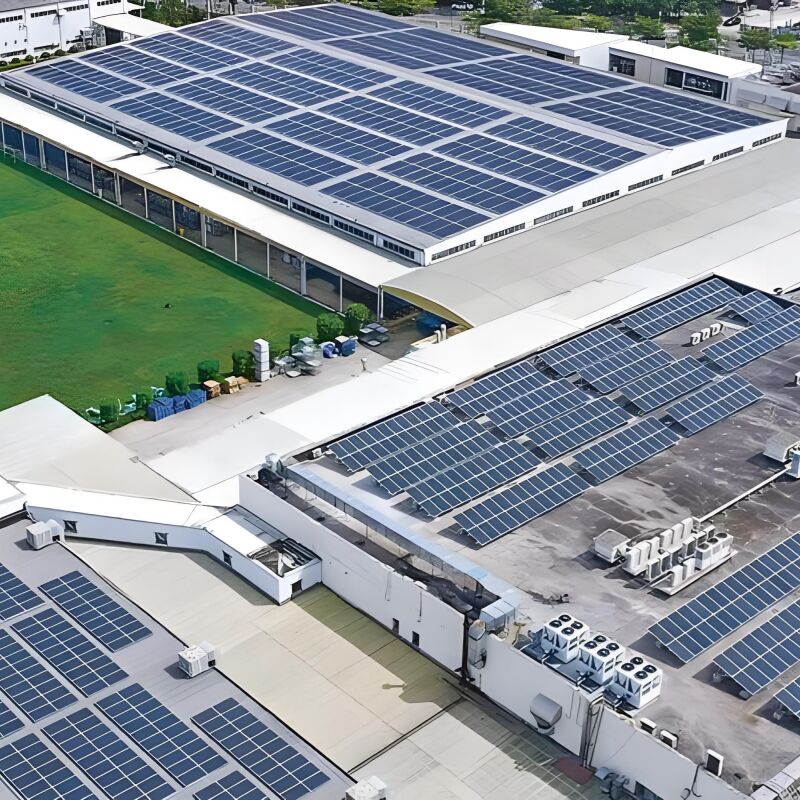 Des supports de montage de panneaux solaires sur le toit fournissant un système de support de panneaux solaires avec une pénétration minimale du toit et un processus d'installation rapide