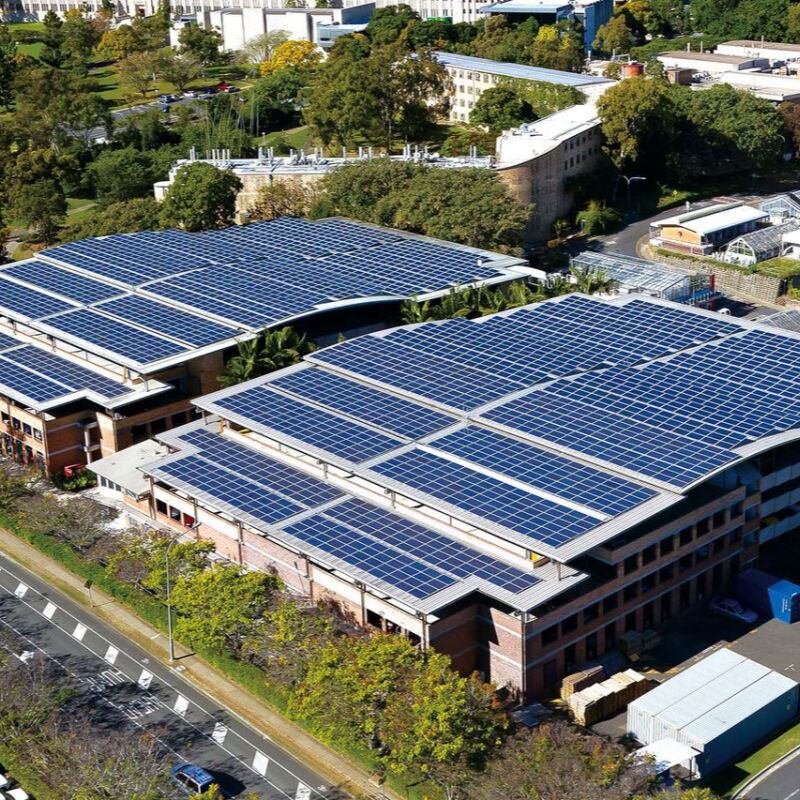 Des supports de montage de toits de panneaux solaires conçus pour les toits en métal offrant un support durable et une installation facile, économisant du temps et des coûts