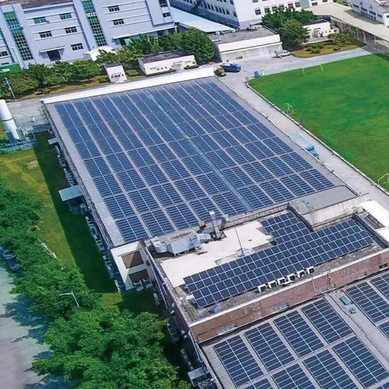 Des supports de montage de toits de panneaux solaires durables conçus pour les toits métalliques avec une option de pied de boulon suspendu garantissant une installation et des performances faciles