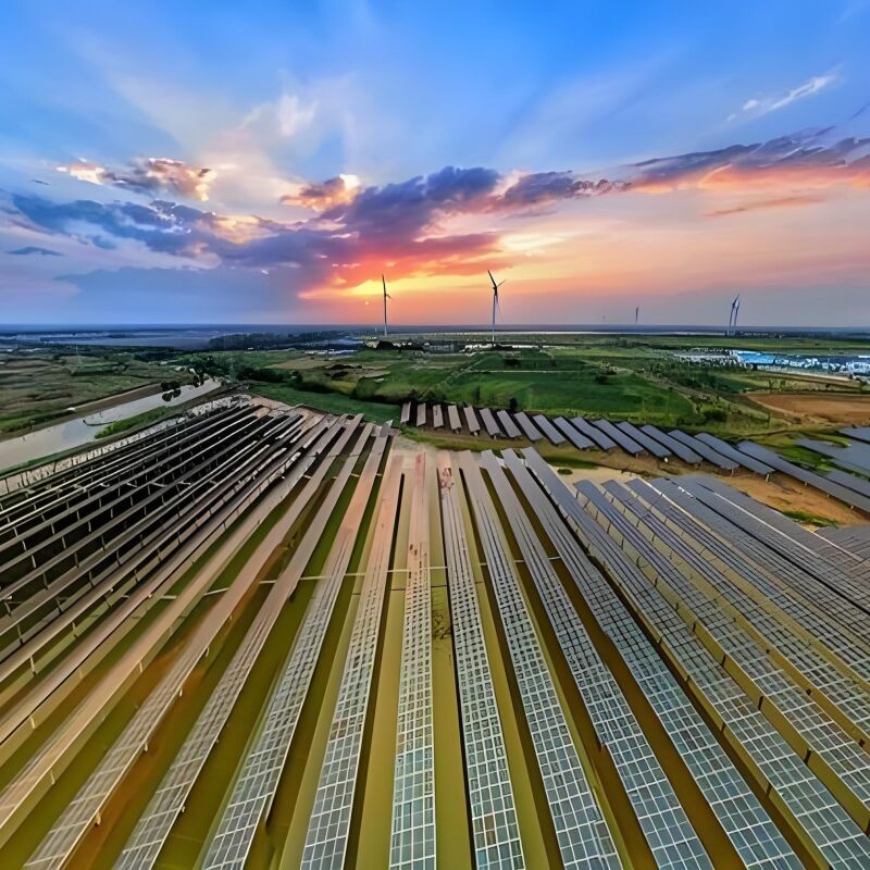 Des supports de montage solaire au sol permettant de soutenir des systèmes solaires photovoltaïques à grande échelle à grande résistance au vent et à la neige