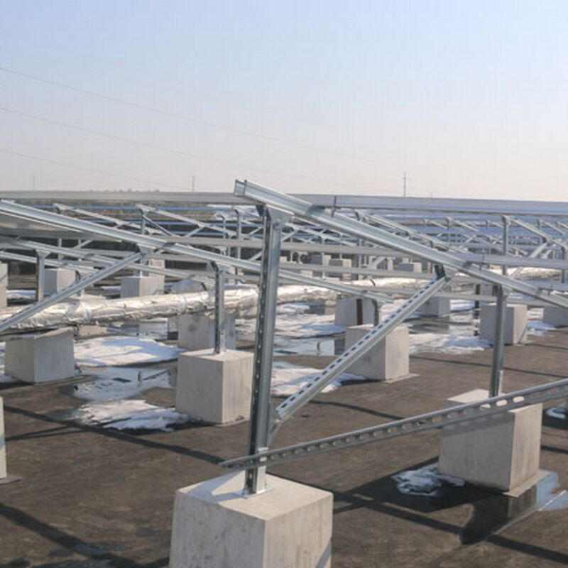 Support de montage de panneaux solaires conçus avec des supports préassemblés et des poutres en acier à haute résistance pour le support et une installation facile