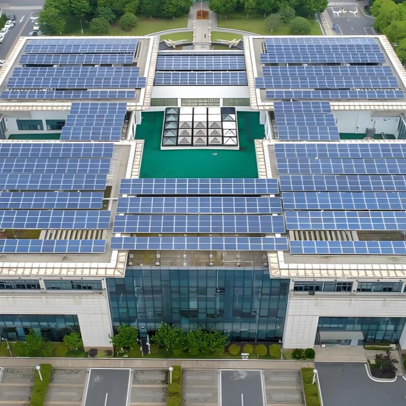 Des supports de montage de panneaux solaires sur le toit fournissant un système de support de panneaux solaires avec une pénétration minimale du toit et un processus d'installation rapide