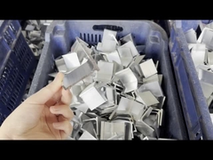 Pinces de montage pour panneaux solaires