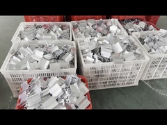 Clampes de montage de panneaux solaires pour toits en métal personnalisés